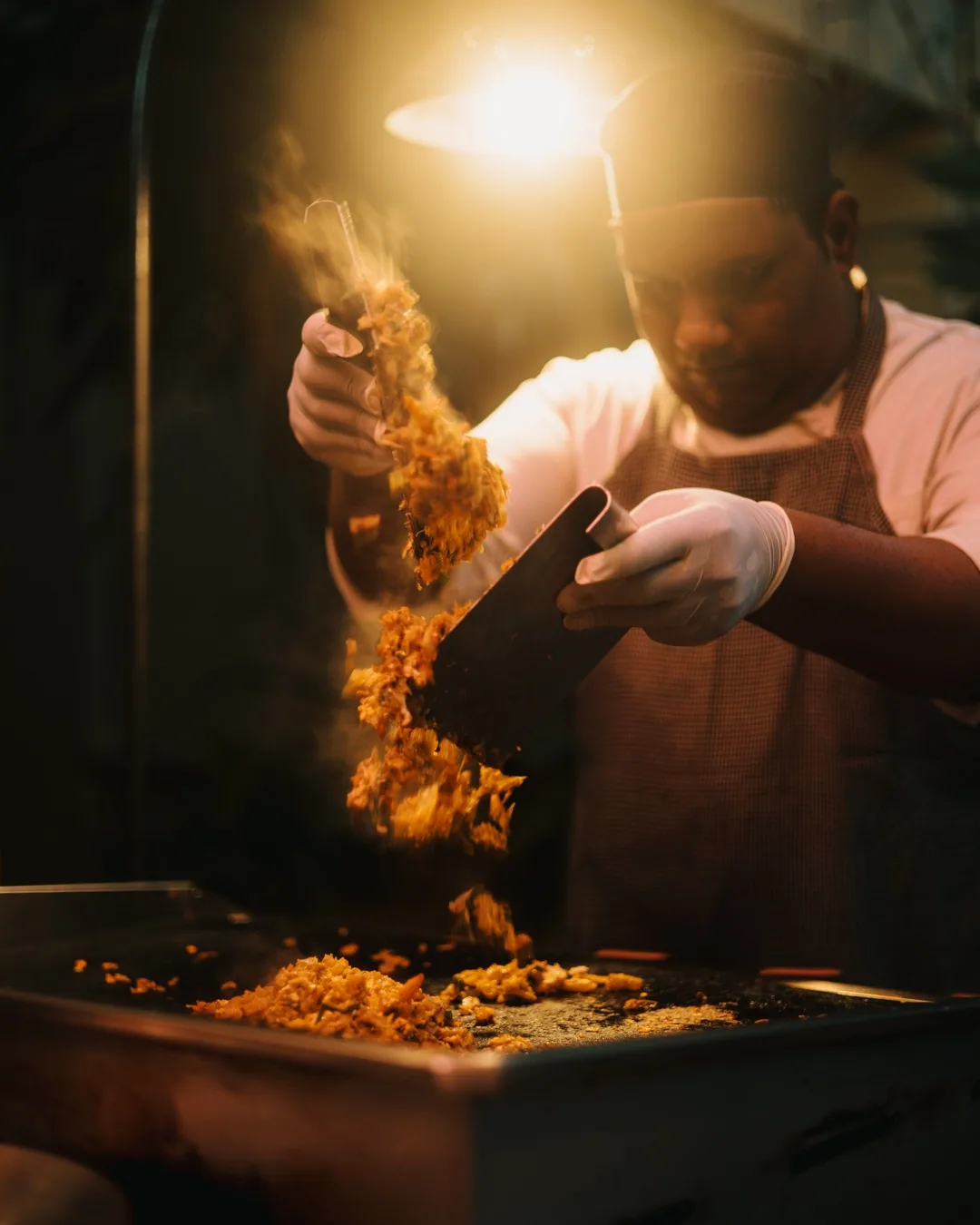 තැටිය මත කොත්තු සකස් කරන අයුරු